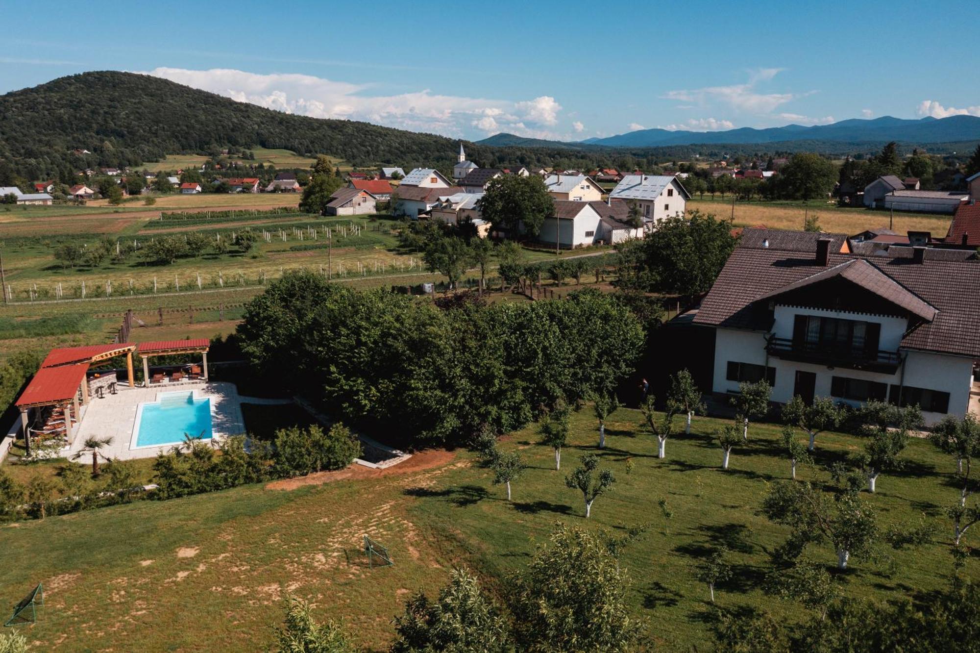 Appartamento Lika Story Josipdol Esterno foto